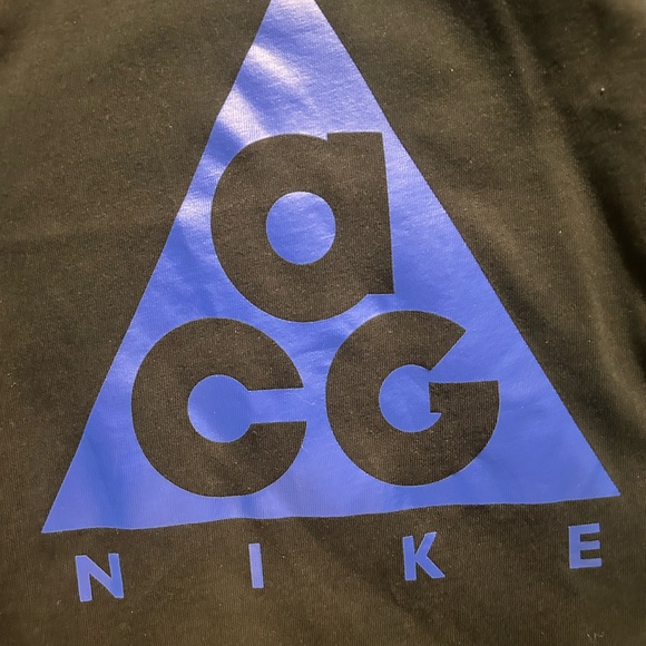 Nike ACG Black Crew Neck Shirt - Picture 2 of 4